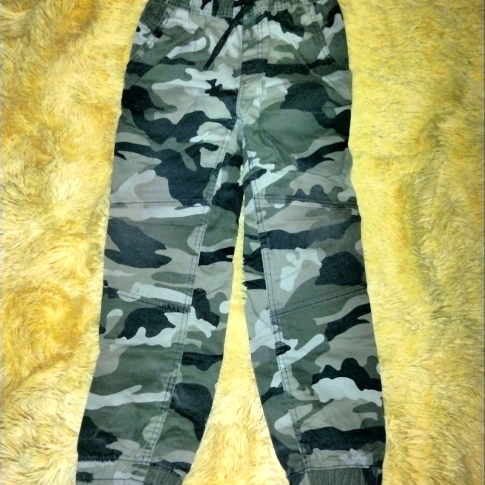 Size 8 camo drawstring pants.